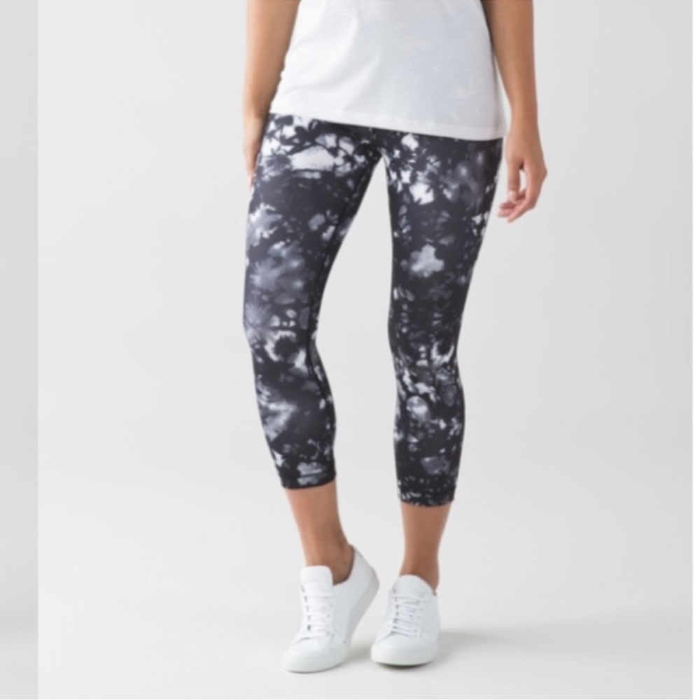 Lululemon Wunder Under Crop (Hi-Rise) Dusk Tie Dye size 6 - Picture 2 of 7